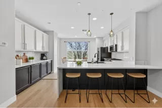 Photo #2: 226006836 Listing