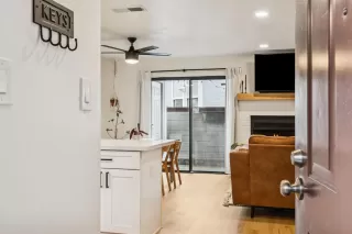 Photo #3: 226007204 Listing