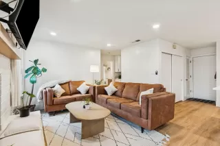 Photo #5: 226007204 Listing