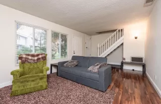 Photo #4: 226007341 Listing