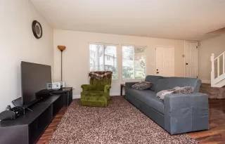 Photo #5: 226007341 Listing