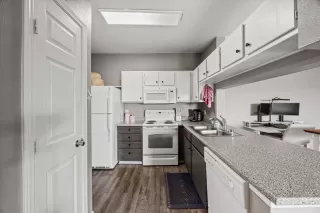 Photo #3: 226007891 Listing