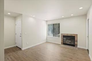 Photo #3: 226008393 Listing