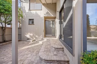 Photo #2: 226009905 Listing