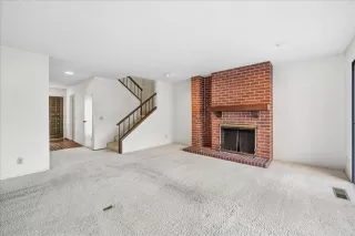 Photo #3: 226009905 Listing