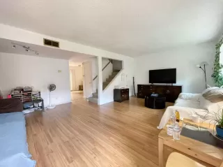 Photo #5: 226011325 Listing