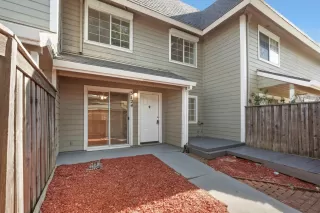 Photo #2: 226011609 Listing 