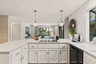 Photo #6: 226012001 Listing