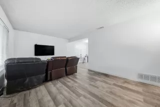 Photo #1: 226012441 Listing