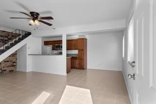 Photo #4: 226013582 Listing 