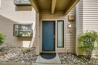 Browse active condo listings in HURLEY PLACE