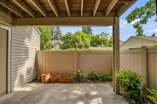 Photo #1: 226015077 Listing 