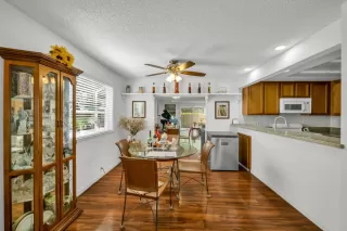 Photo #3: 226015077 Listing 