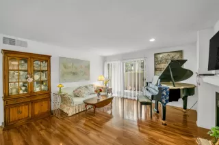 Photo #5: 226015077 Listing 