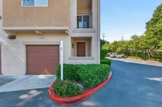 Photo #2: 226015429 Listing 