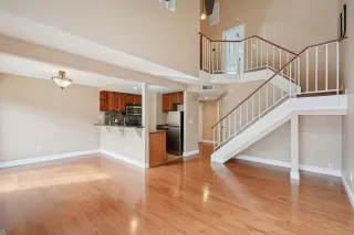 Photo #3: 226015592 Listing