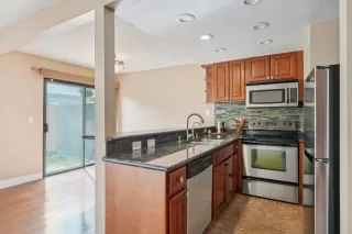 Photo #6: 226015592 Listing