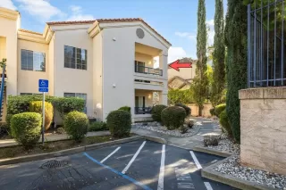 Photo #1: 226015695 Listing 