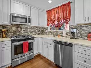 Photo #3: 226016629 Listing