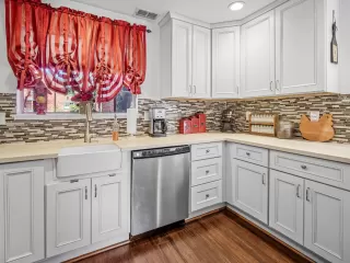 Photo #4: 226016629 Listing