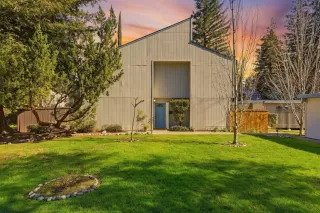 More Details about MLS # 226017130 : 5274 LAKE KNOLL LN