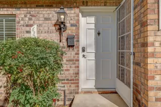 Photo #3: 226018354 Listing