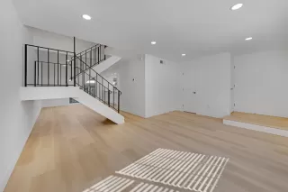 Photo #5: 226018354 Listing