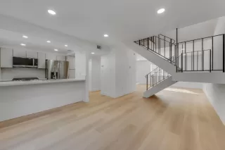 Photo #6: 226018354 Listing