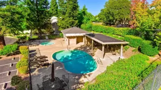 Photo #4: 226018566 Listing