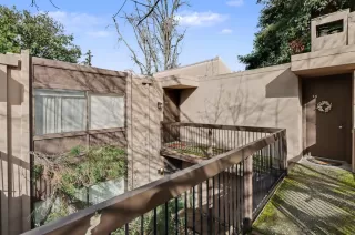 Photo #4: 226018591 Listing