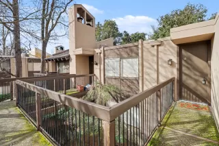 Photo #5: 226018591 Listing