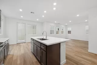 Photo #3: 226019406 Listing 