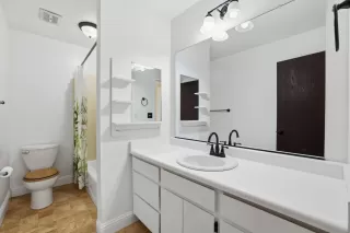 Photo #2: 226019757 Listing