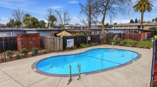 Photo #3: 226019757 Listing