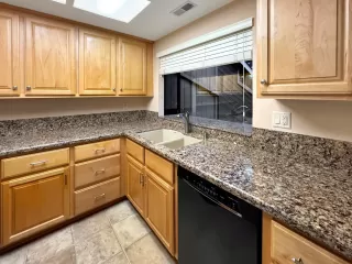 Photo #4: 226021063 Listing