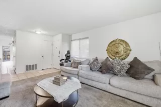 Photo #4: 226021091 Listing