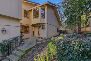 Photo #2: 226021123 Listing