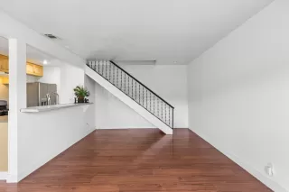 Photo #3: 226021329 Listing 