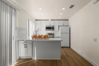 Photo #3: 226021588 Listing