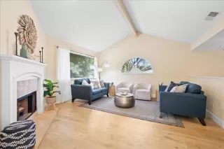 Photo #2: 226021591 Listing