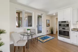 Photo #5: 226022189 Listing