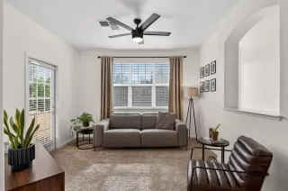 Photo #2: 226022767 Listing