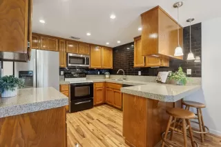 Photo #6: 226023147 Listing 