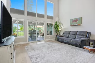 Photo #2: 226023651 Listing 