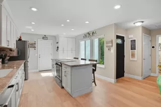 Photo #5: 226023651 Listing 