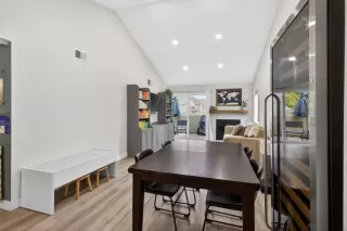 Photo #2: 226024748 Listing