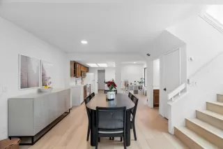 Photo #3: 226025192 Listing 