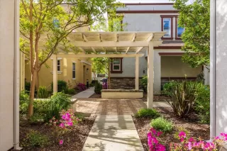 Photo #2: 226025885 Listing 