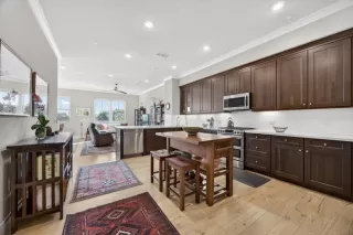 Photo #3: 226027929 Listing 