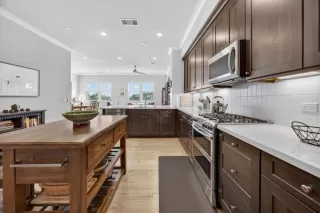 Photo #5: 226027929 Listing 